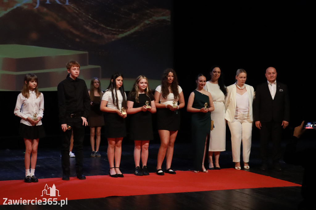 Fotorelacja: Zakończenie Roku Szkolnego - IV Gala Dwójki w MOK Zawiercie