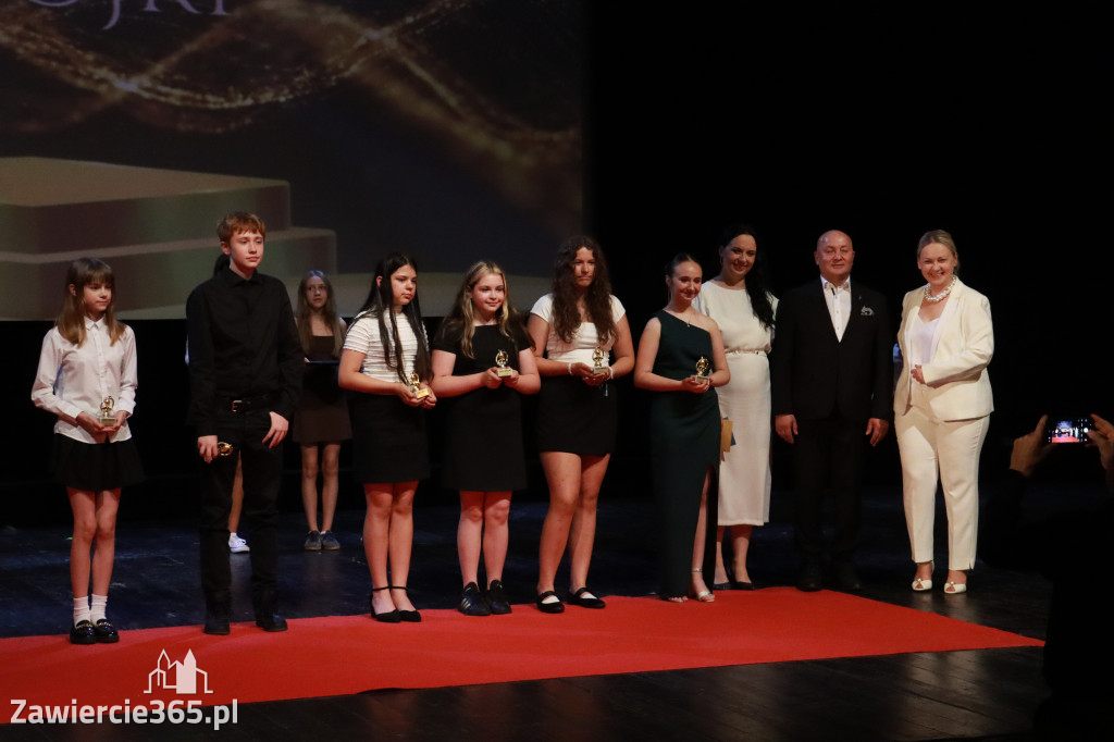 Fotorelacja: Zakończenie Roku Szkolnego - IV Gala Dwójki w MOK Zawiercie