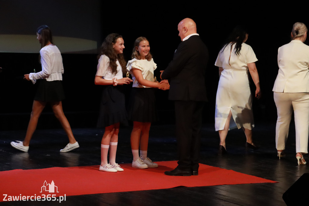 Fotorelacja: Zakończenie Roku Szkolnego - IV Gala Dwójki w MOK Zawiercie