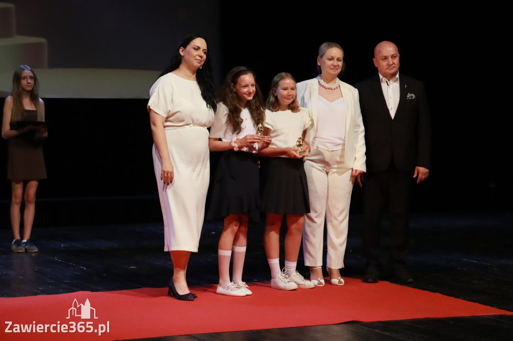 Fotorelacja: Zakończenie Roku Szkolnego - IV Gala Dwójki w MOK Zawiercie