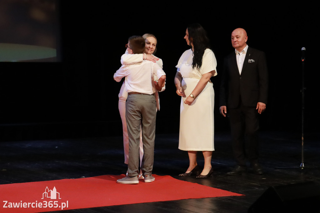 Fotorelacja: Zakończenie Roku Szkolnego - IV Gala Dwójki w MOK Zawiercie