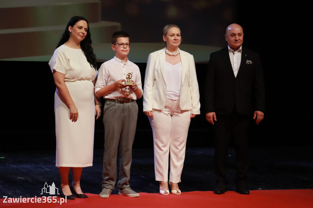 Fotorelacja: Zakończenie Roku Szkolnego - IV Gala Dwójki w MOK Zawiercie