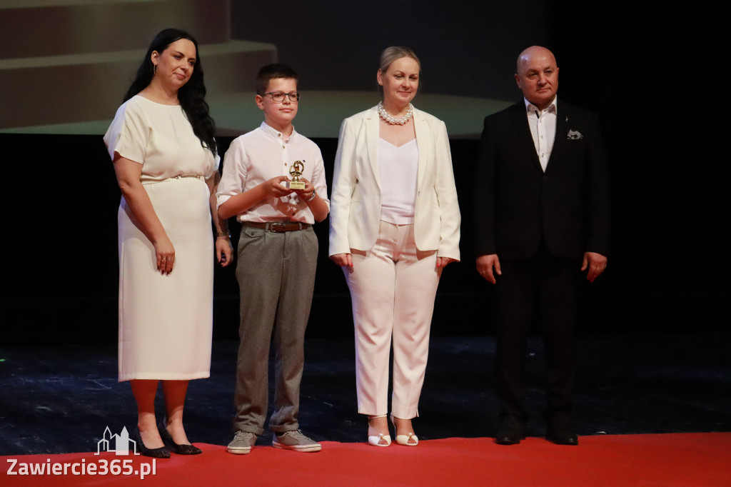 Fotorelacja: Zakończenie Roku Szkolnego - IV Gala Dwójki w MOK Zawiercie