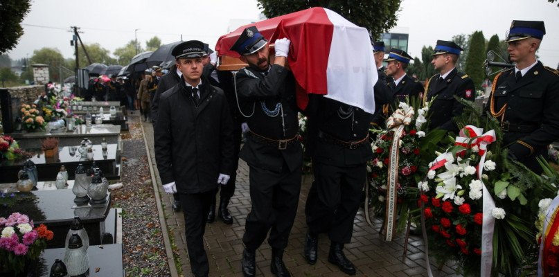 Małopolskie: strażak Andrzej Puskarz spoczął na cmentarzu w Morawicy