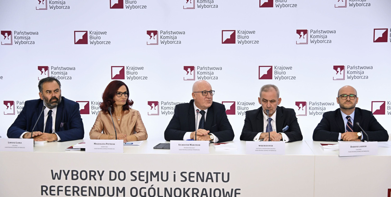 PKW: wybory przebiegają spokojnie; komisje nie powinny pytać wyborców, czy chcą po