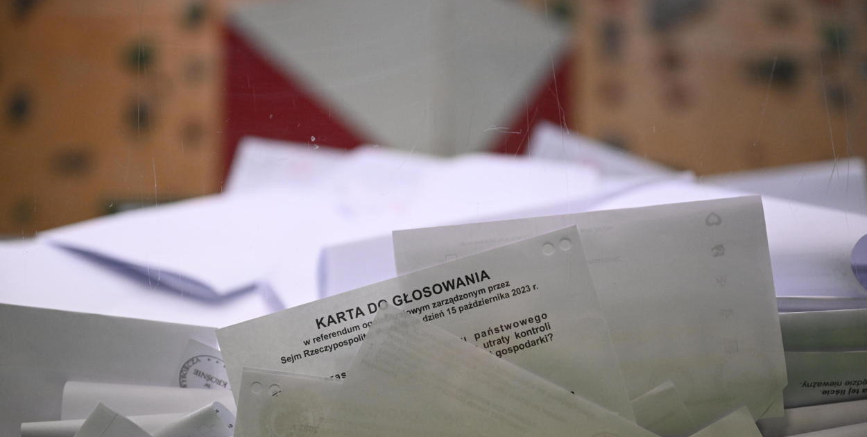 Dane ze 100 proc. komisji: PiS - 35,38 proc., KO - 30,70 proc., Trzecia Droga - 14