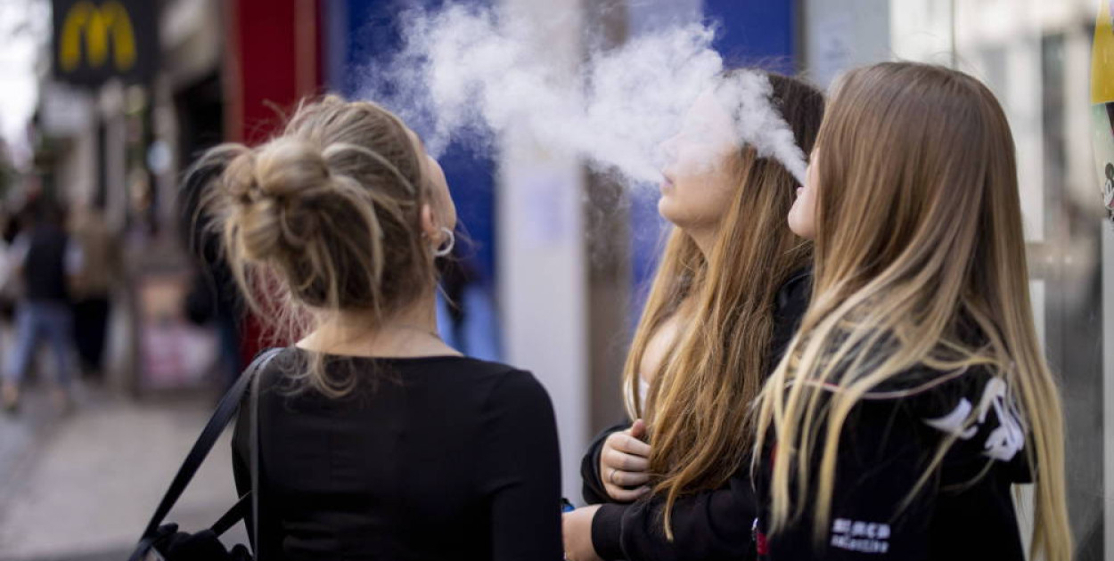 Badanie: e-papierosy mogą narażać nastolatków na toksyczne działanie metali ciężki