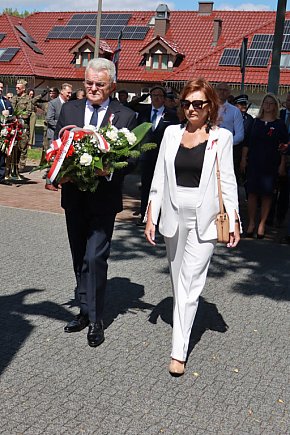 Fotorelacja I: Powiatowe Obchody Święta Wojska Polskiego w Porębie-1400
