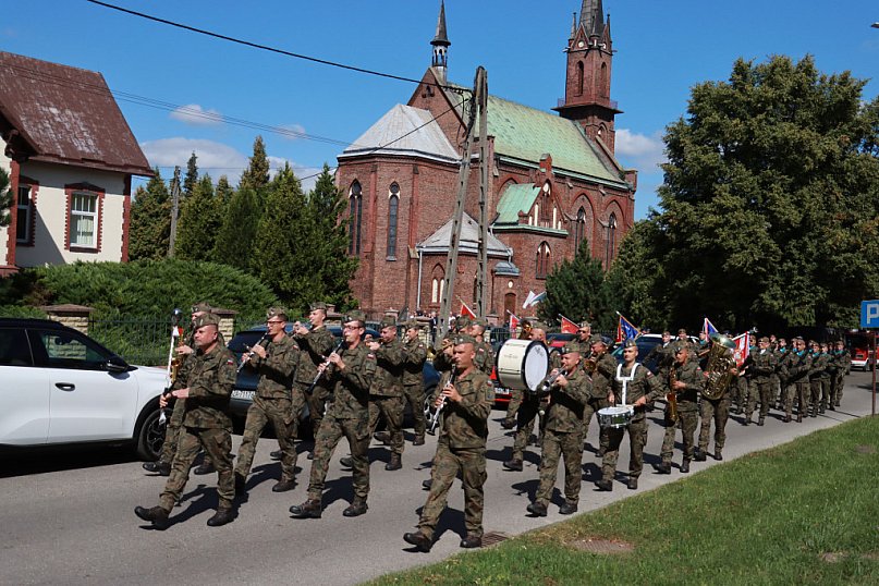 Fotorelacja I: Powiatowe Obchody Święta Wojska Polskiego w Porębie
