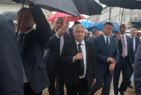 Wśród ochroniarzy Kaczyńskiego byli zatrudnieni żandarmi wojskowi-31056