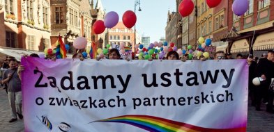 Prawie dwie trzecie Polaków chce wprowadzenia związków partnerskich-31152