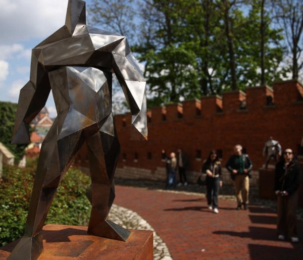 Kraków: Wawel otwiera Ogrody Królewskie z rzeźbami Pawła Orłowskiego-31181