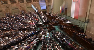 Sejm uchwalił ustawę o tzw. wakacjach składkowych-31917