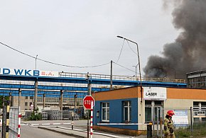 Dwóch strażaków poszkodowanych w akcji w Siemianowicach; trwa dogaszanie pożaru-31984