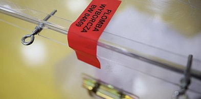 Szef Krajowego Biura Wyborczego: wszystkie karty mają ścięty róg i są prawidłowe-52110