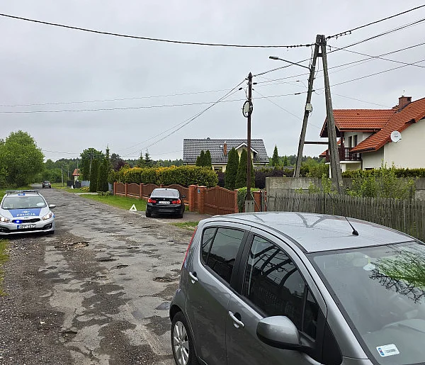 Ulica Szkolna w Rokitnie Szlacheckim tonie w dziurach. Kierowcy za to płacą!-52254