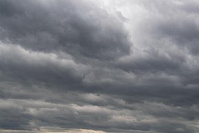 IMGW: niż znad Bałkanów przyniesie we wtorek intensywne opady deszczu; jest alert -54834