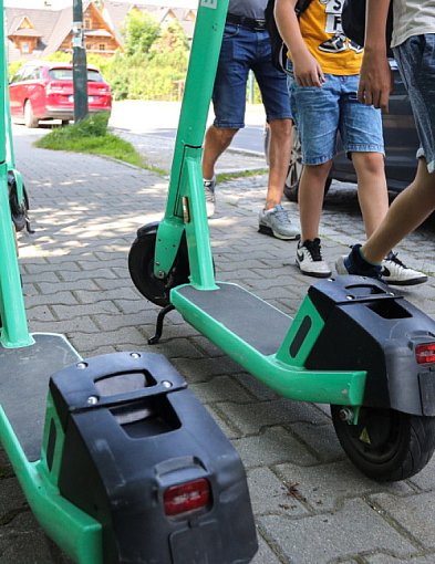Medycy: złamania żuchwy, urazy mózgu – to skutki wypadków dzieci na hulajnogach el-54975