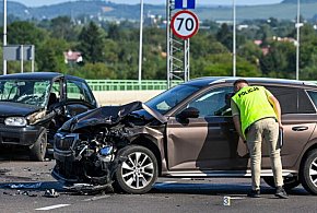 W pierwszy dzień długiego weekendu na drogach zginęło 21 osób-56766