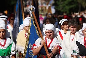 Pielgrzymka kobiet i dziewcząt do sanktuarium w Piekarach Śląskich-56789