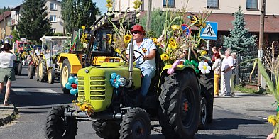 Fotorelacja: Korowód dożynkowy i Parada Ciągników w Kro-56803