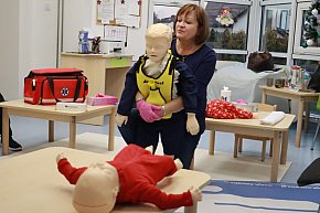 Fotorelacja: Szkolenie z pierwszej pomocy dla kadry Żłobka Miejskiego w Łazach-1604