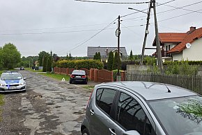 Ulica Szkolna w Rokitnie Szlacheckim tonie w dziurach. Kierowcy za to płacą!