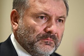 PG skierował do PE wniosek o uchylenie immunitetu Brauna ws. zaprzeczania zbrodnio-57690
