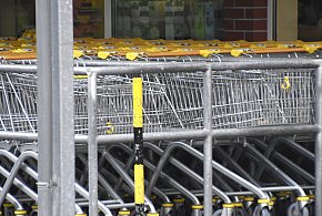 Czy 1 listopada zrobisz zakupy? Ten weekend zaskoczy wielu klientów-60349