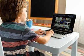 Popularni influencerzy mogą mieć kłopoty. Treści dla dzieci budzą kontrowersje-60857