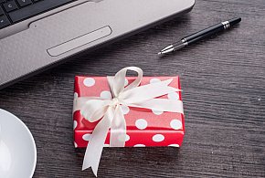 Świąteczna paczka może stać się problemem. Skarbówka patrzy z ukrycia-61550