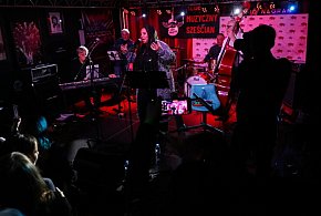 Próba bicia rekordu w graniu bluesa non stop; muzycy mają grać 34 godziny-62355