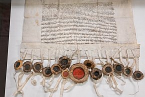 Odzyskane pergaminy zakonu krzyżackiego można zobaczyć na wystawie w Archiwum Głów-62665