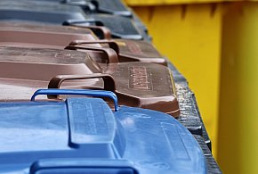 Fioletowe worki na odpady. Oto, co powinno tam trafiać-63219