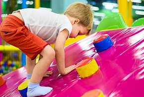 Zostawiasz dziecko w sali zabaw? Urząd wykrył poważne uchybienia-63391