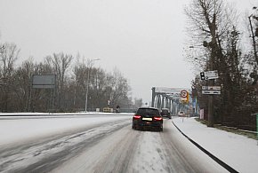 Poważne zagrożenie na drogach. Kierowcy często o tym zapominają-63416