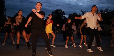 Fotorelacja: Potańcówka na fontannie w Zawierciu-58081