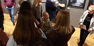 Trzy serca, jeden świat – niezwykły wernisaż pełen emocji i siły ducha w Zawierciu-60725