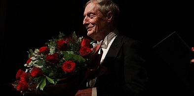 Z batutą i humorem – Jubileusz Macieja Niesiołowskiego w MOK Zawiercie