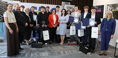 Fotorelacja: „Lato na propsie” - wernisaż wystawy w MOK Zawiercie