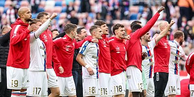 Ekstraklasa piłkarska - lider z Zabrza nie zwalnia tempa, klasyk na remis-60429