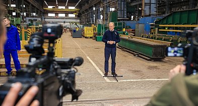 Premier: ponad 500 osób znajdzie pracę w oddziale Jelcza, gdzie wcześniej było Raf-59530
