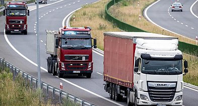 Projekt: stawki za przejazd drogami płatnymi dla ciężarówek mają wzrosnąć o 40-42-61066
