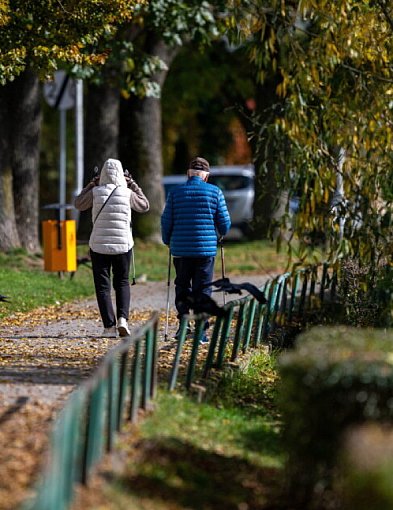 Naukowcy: dłuższy spacer lepszy niż kilka krótkich-60181