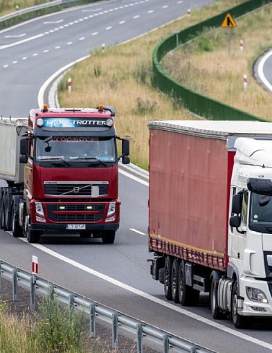Projekt: stawki za przejazd drogami płatnymi dla ciężarówek mają wzrosnąć o 40-42-61066