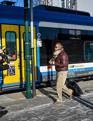 Małe gesty, większy komfort – savoir vivre w pociągach Kolei Śląskich-63418