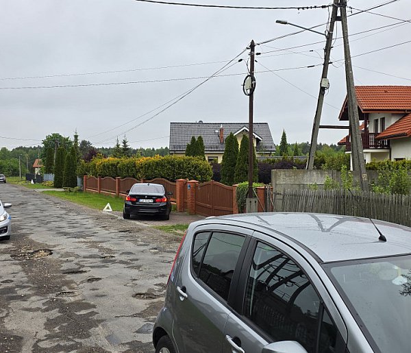 Ulica Szkolna w Rokitnie Szlacheckim tonie w dziurach. Kierowcy za to płacą!-52254
