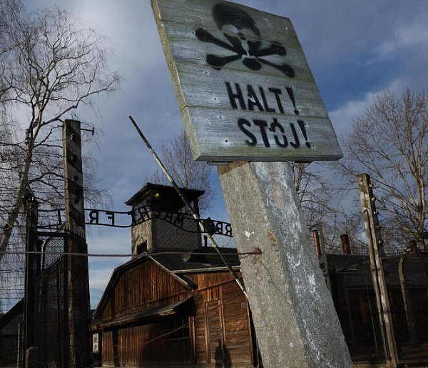 82 lata temu do Auschwitz dotarł pierwszy transport Żydów z Włoch-59961
