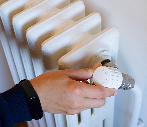 Kaloryfer zakręcony? I tak zapłacisz. Nowe prawo uderzy w lokatorów-61127
