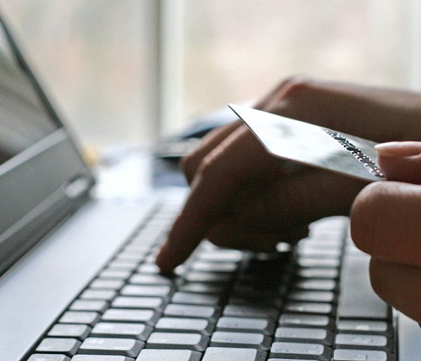 Co trzeci Polak boi się oszustwa finansowego podczas zakupów online-61708